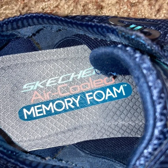 Sketchers sporty tennis shoes - Picture 4 of 8